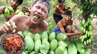Ultimate Rainforest Survival: Primitive Boy's Mouthwatering Mango Adventure!
