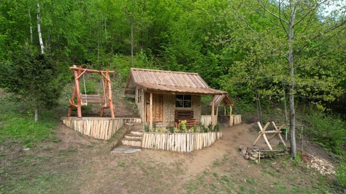 Bushcraft camp: Complete shelter build. Start to finish