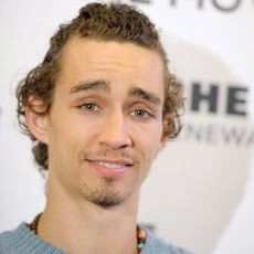 Robert Sheehan