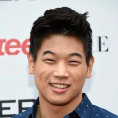Ki Hong Lee