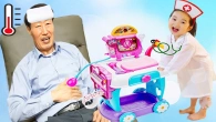 Boram Plays with Hospital Toys