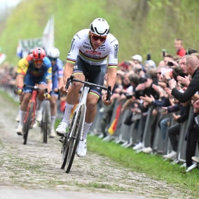 Легка перемога ван дер Пула і барбекю посеред гонки. Підсумки Паріж-Рубе| Тандем